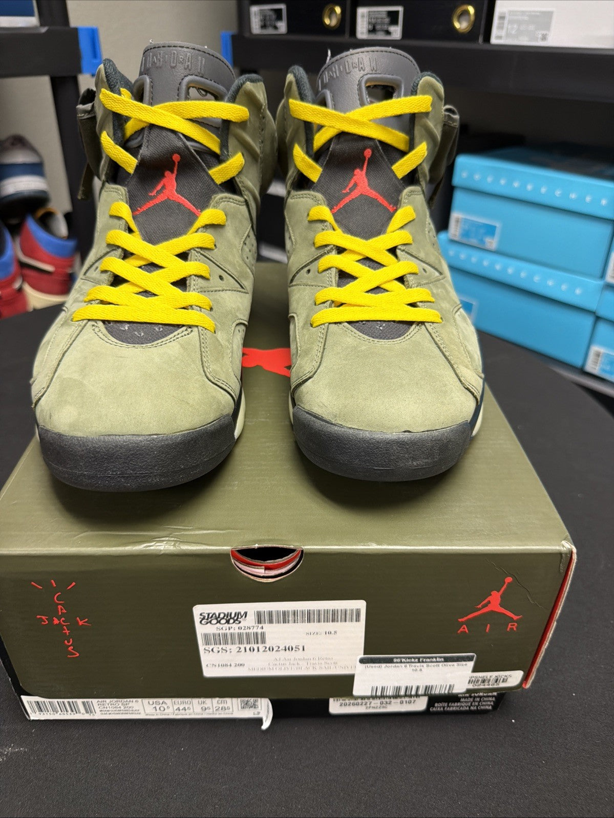 Travis Scott x Jordan 6 Retro Olive - Size 10.5 - product image from the listing.