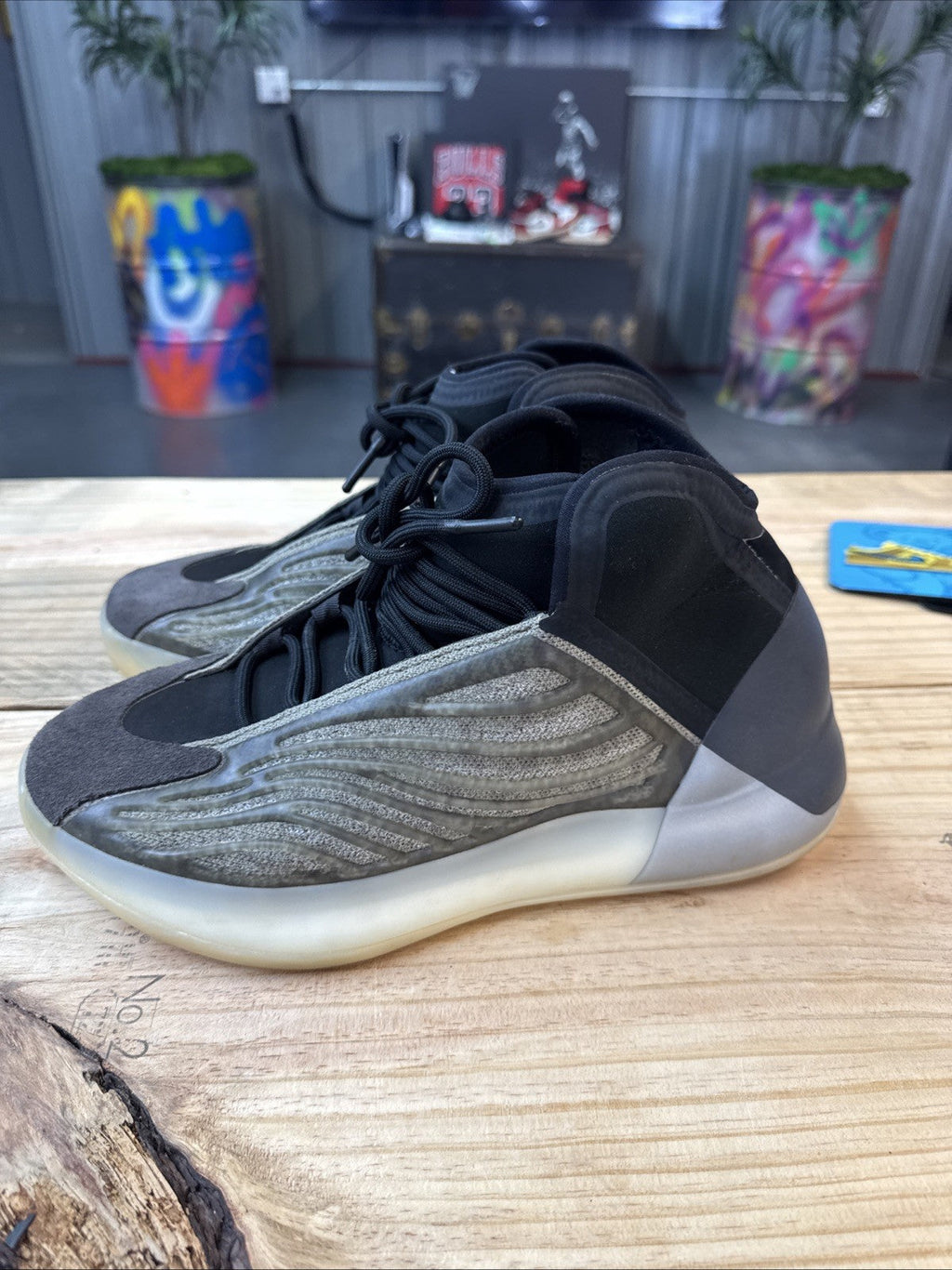 Adidas Yeezy Quantum Barium | NOBOX - size 9.5 - product image from the listing.