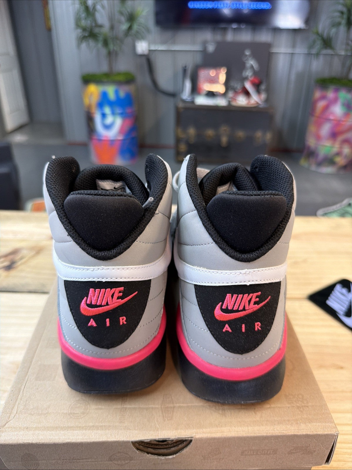 Men's Nike Air Maestro Flight Pippen 472499-060 Size 9…. 2012 Shoes - product image from the listing.