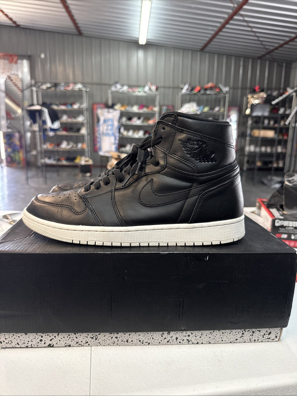 Jordan Retro 1 High Cyber Monday | Replacement Box - Size 11 - product image from the listing.