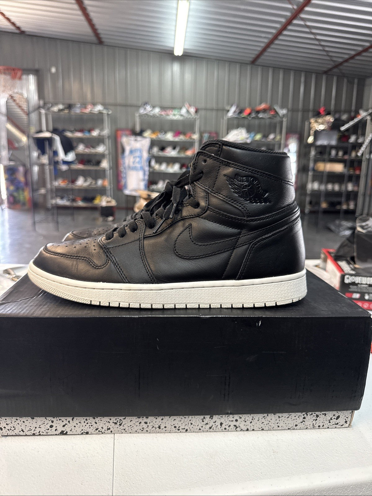 Jordan Retro 1 High Cyber Monday | Replacement Box - Size 11 - product image from the listing.