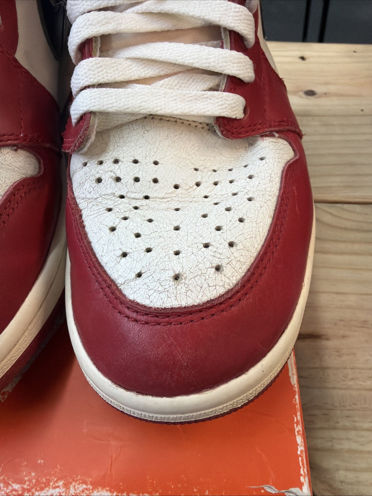 Jordan 1 Retro High OG Chicago Lost & Found 2022 w/ Box - Size 9.5 - product image from the listing.