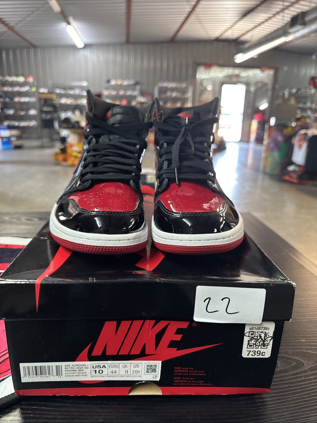"Patent Bred" SIZE 10 - Nike Air Jordan 1 High Retro OG - product image from the listing.