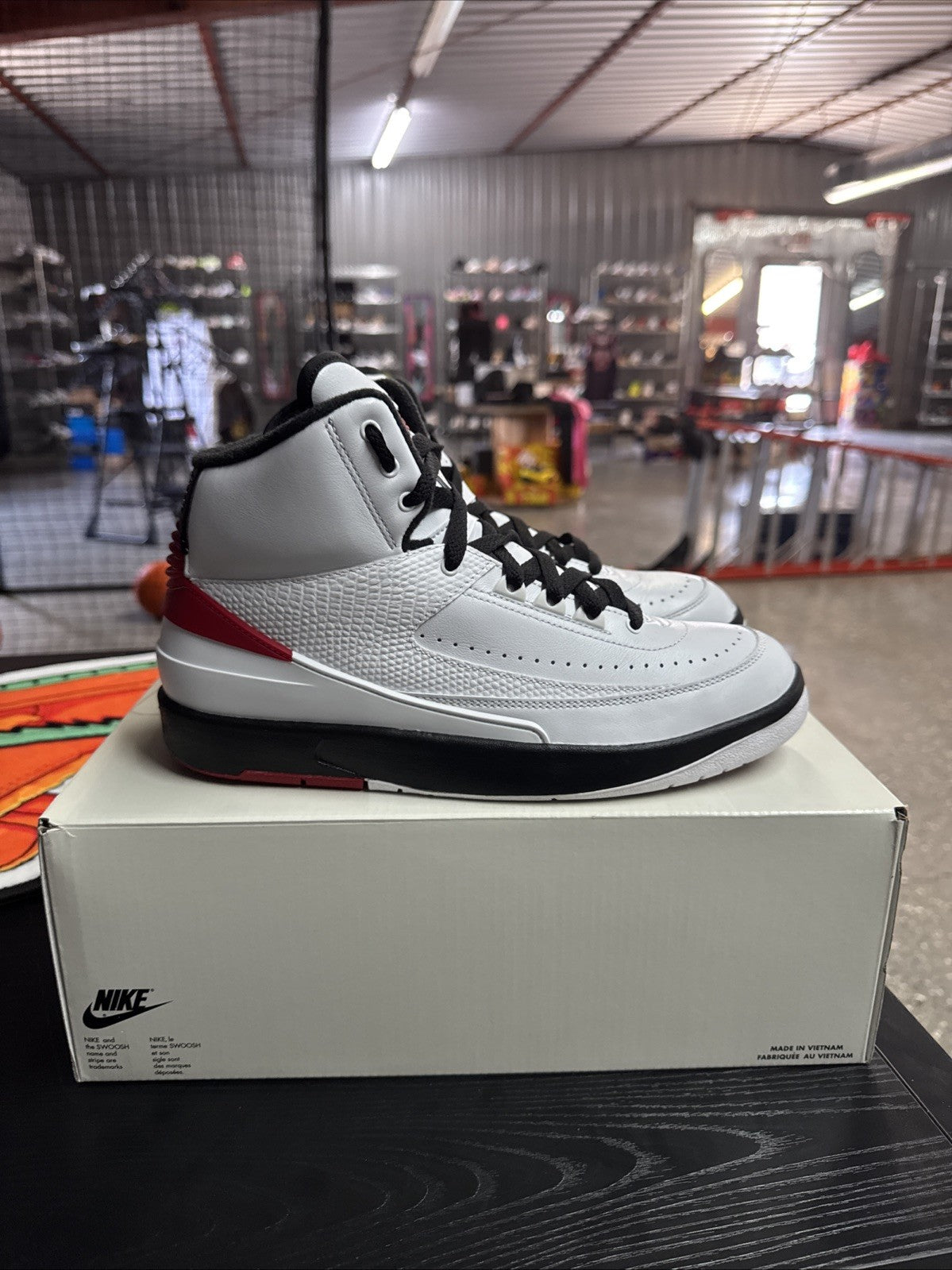 Nike Air Jordan 2 Retro OG Chicago White/Varsity Red/Black - Size 8.5 - product image from the listing.