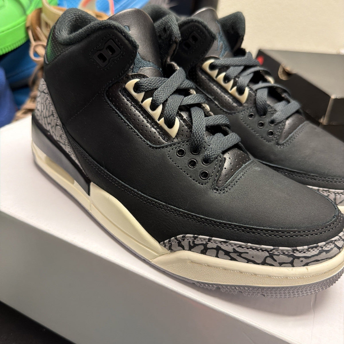 Men's Size 11 - Air Jordan 3 Retro Off Noir W Size 9.5 (268) - product image from the listing.
