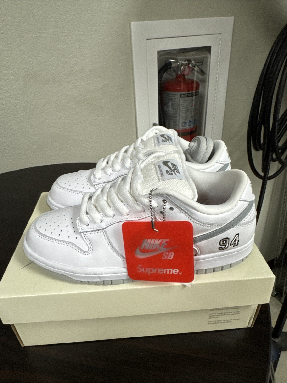 "White Metallic Silver" Size 6 - Supreme Nike SB Dunk Low - product image from the listing.