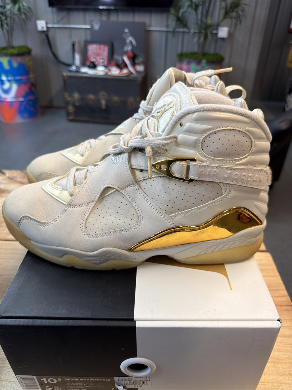 Men's Nike Air Jordan 8 Retro Size 10.5 C&C Trophy 2016 832821 030 - product image from the listing.