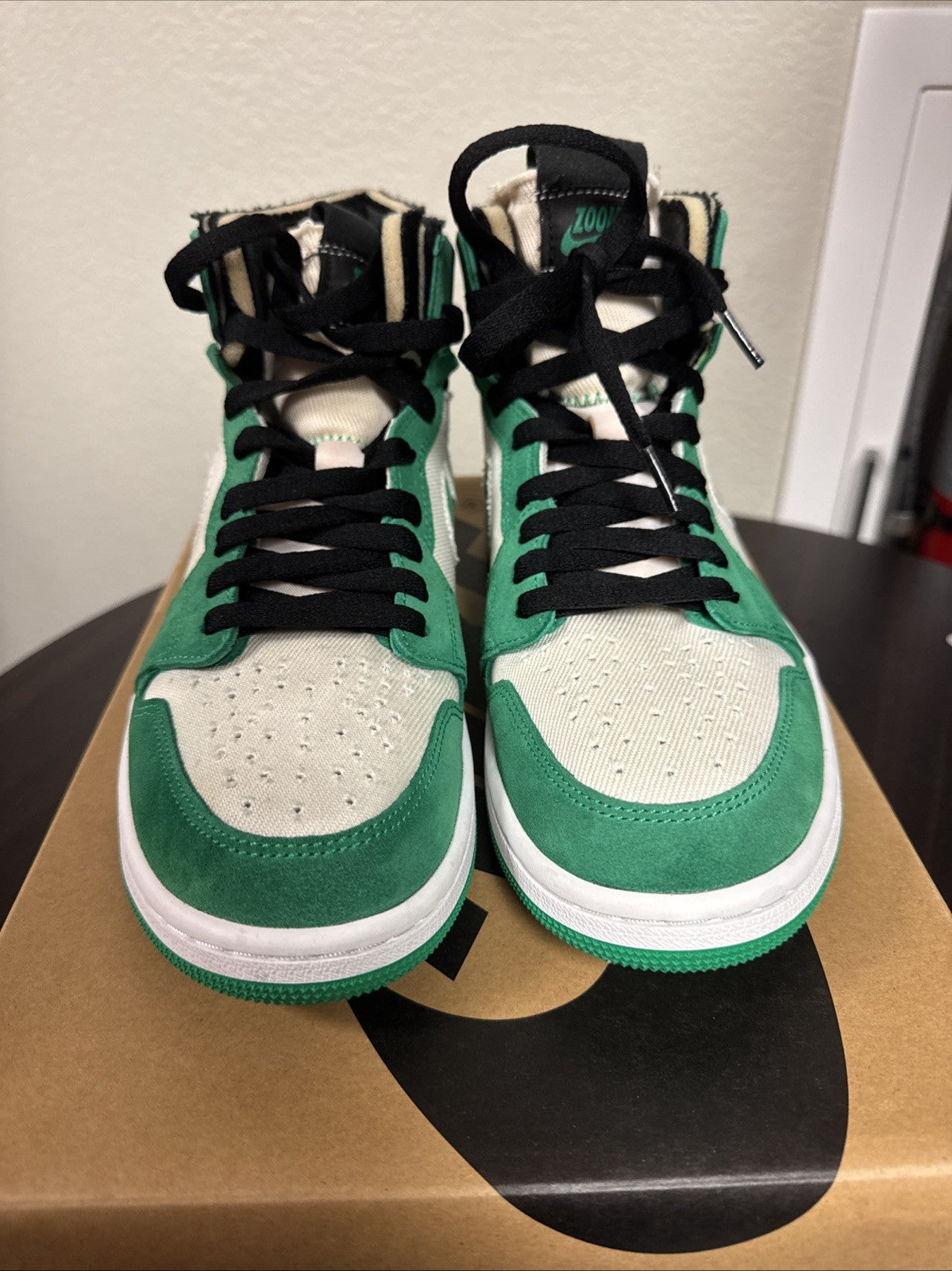 Men's SIZE 10 - AIR JORDAN 1 ZOOM CMFT STADIUM GREEN SHOES - product image from the listing.