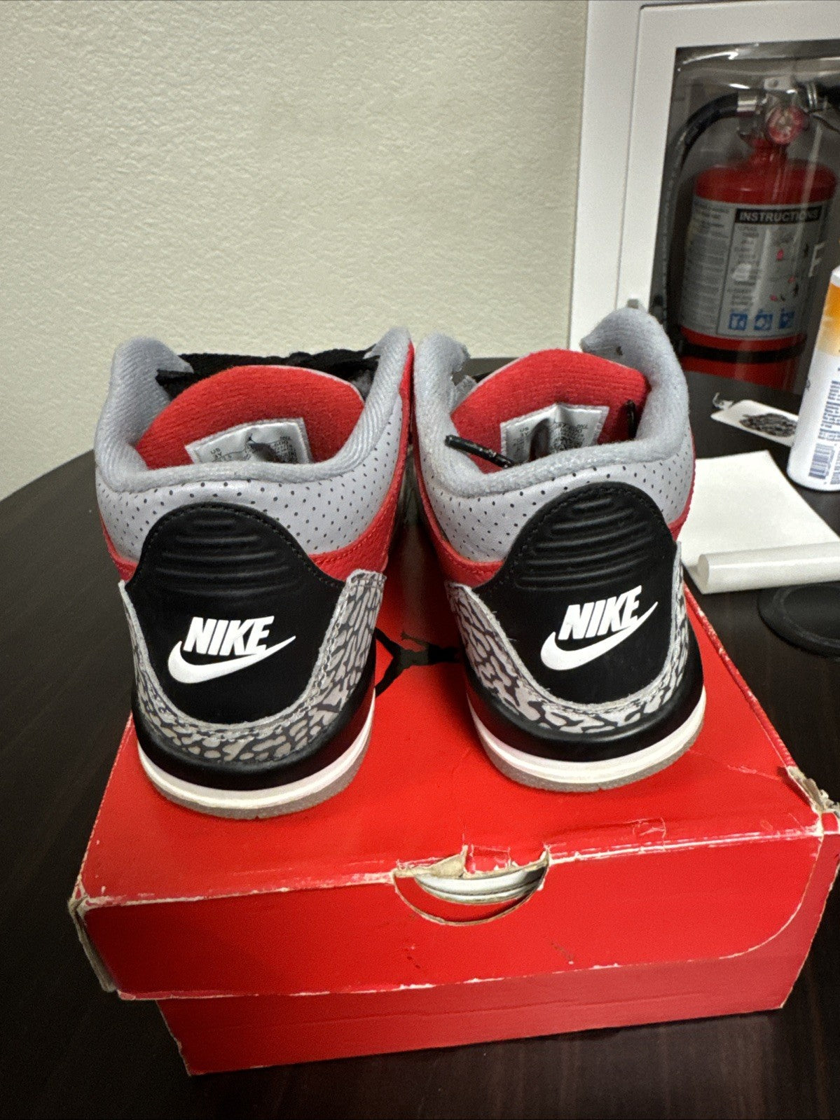 (PS) Fire Red Cement Grey CQ0487-600 Size 3Y - Nike Air Jordan 3 Retro SE - product image from the listing.