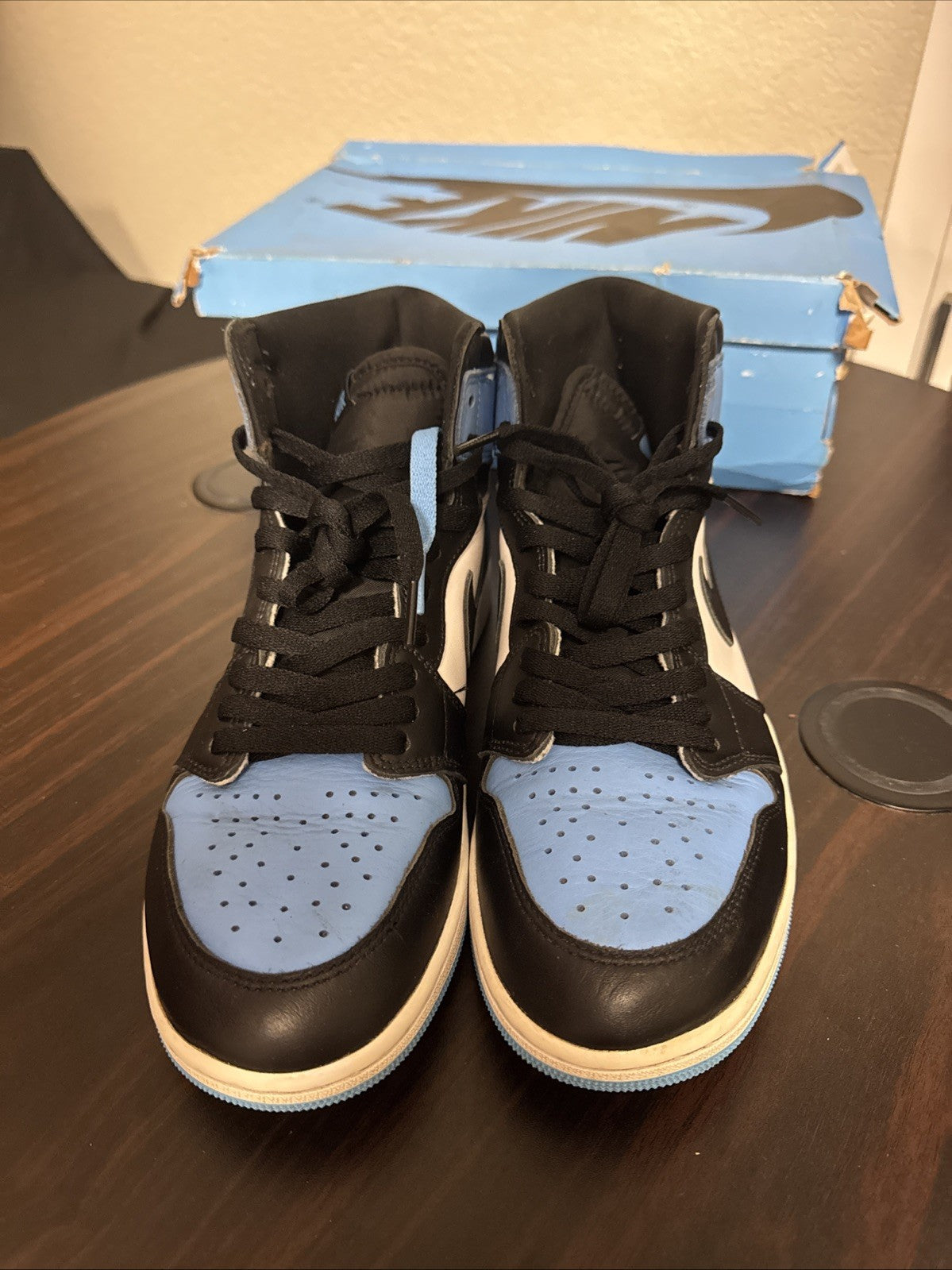 Men's Nike Air Jordan 1 Retro High OG UNC Toe DZ5485-400 Size 10 Used - product image from the listing.