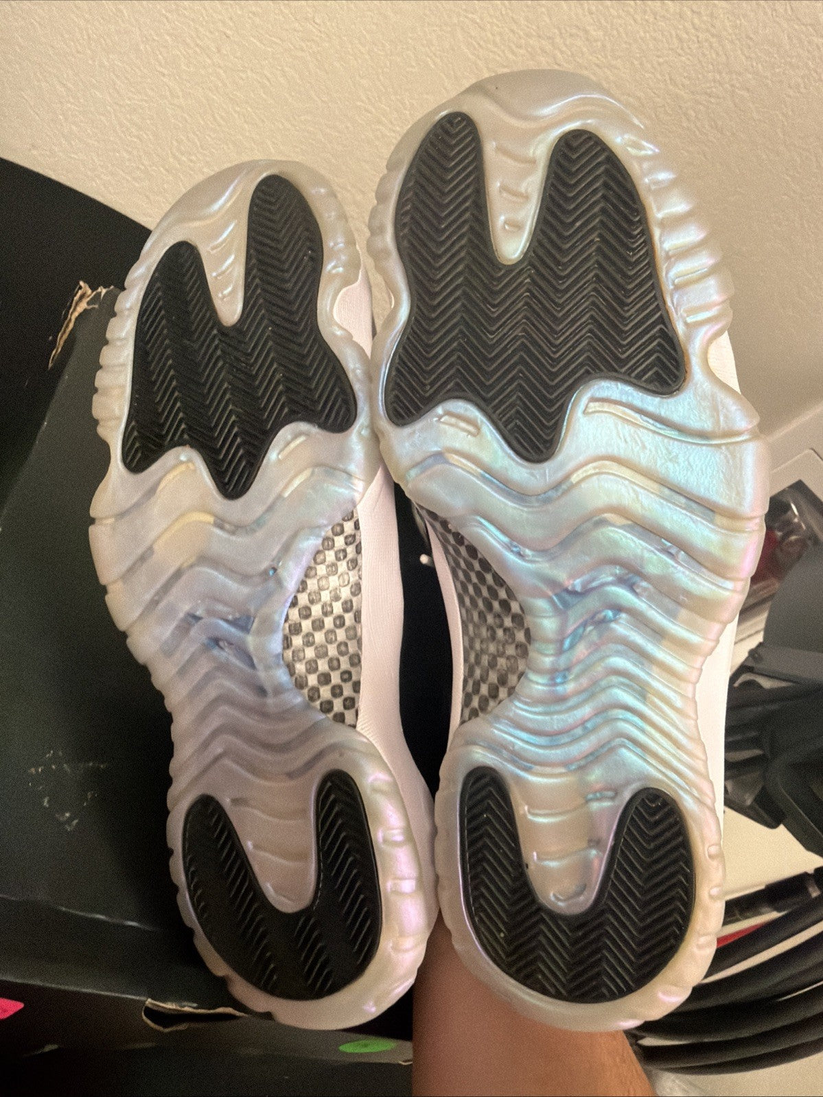 Air Jordan 11 Retro Low Emerald - Size 13 - product image from the listing.