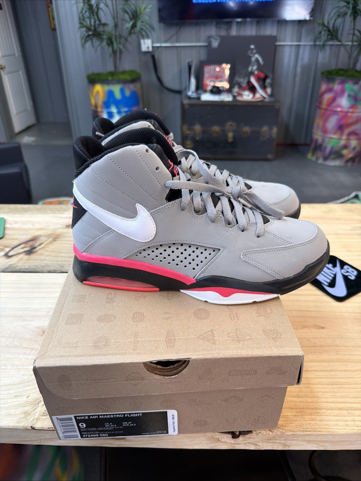 Men's Nike Air Maestro Flight Pippen 472499-060 Size 9…. 2012 Shoes - product image from the listing.
