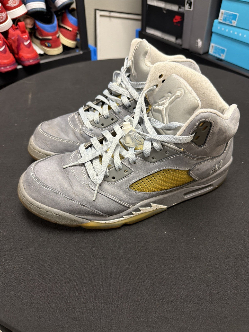 Jordan 5 Retro Wolf Grey Size 11 - product image from the listing.