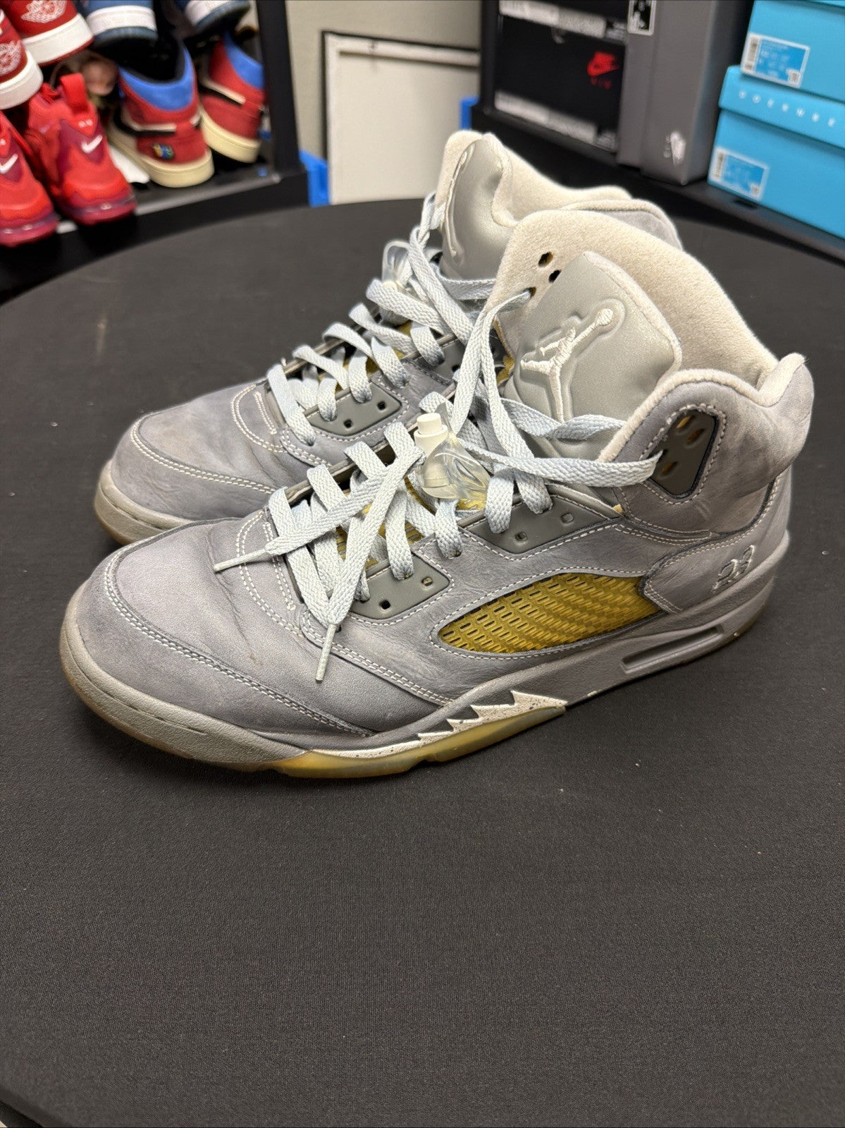 Jordan 5 Retro Wolf Grey Size 11 - product image from the listing.
