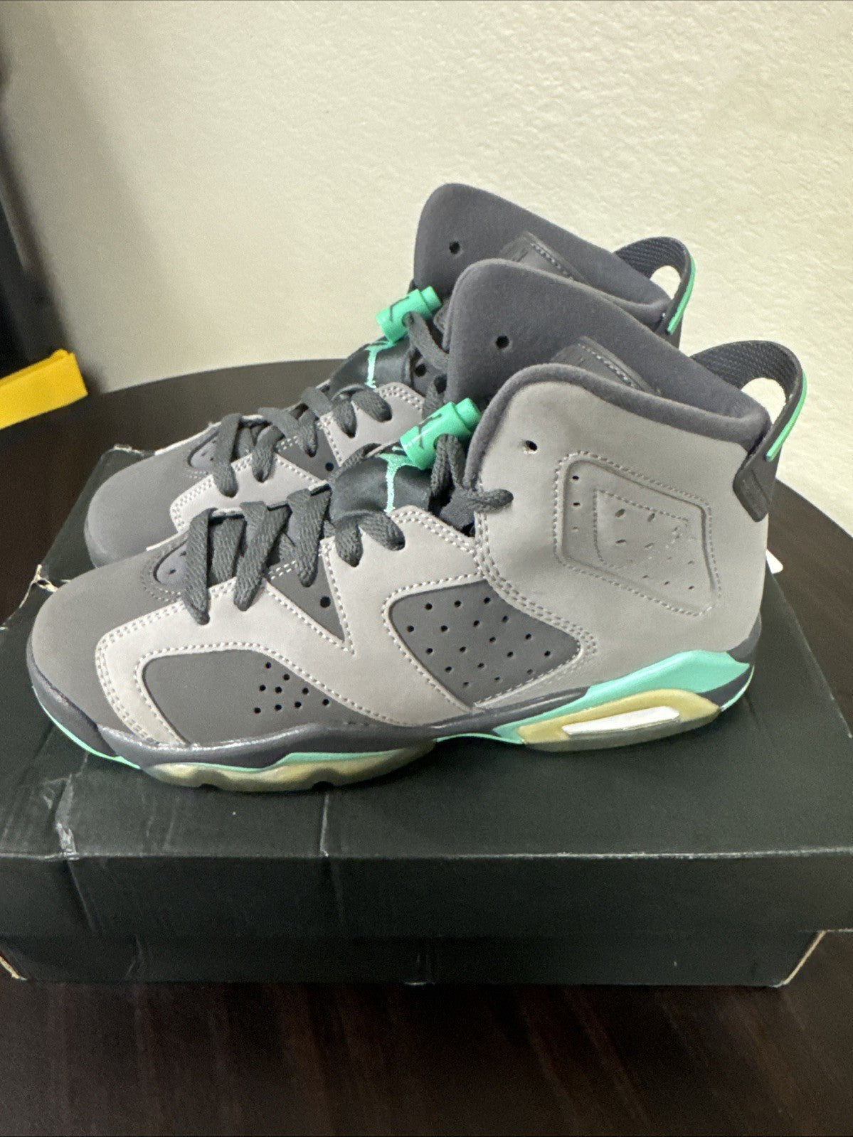 Jordan 6 Retro GS Green Glow - Size 5Y - product image from the listing.