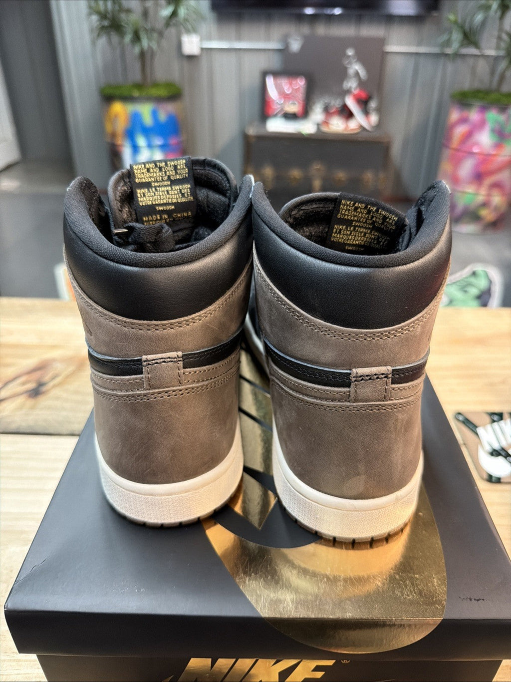 Palomino Size 9 VNDS - Jordan 1 Retro High OG - product image from the listing.
