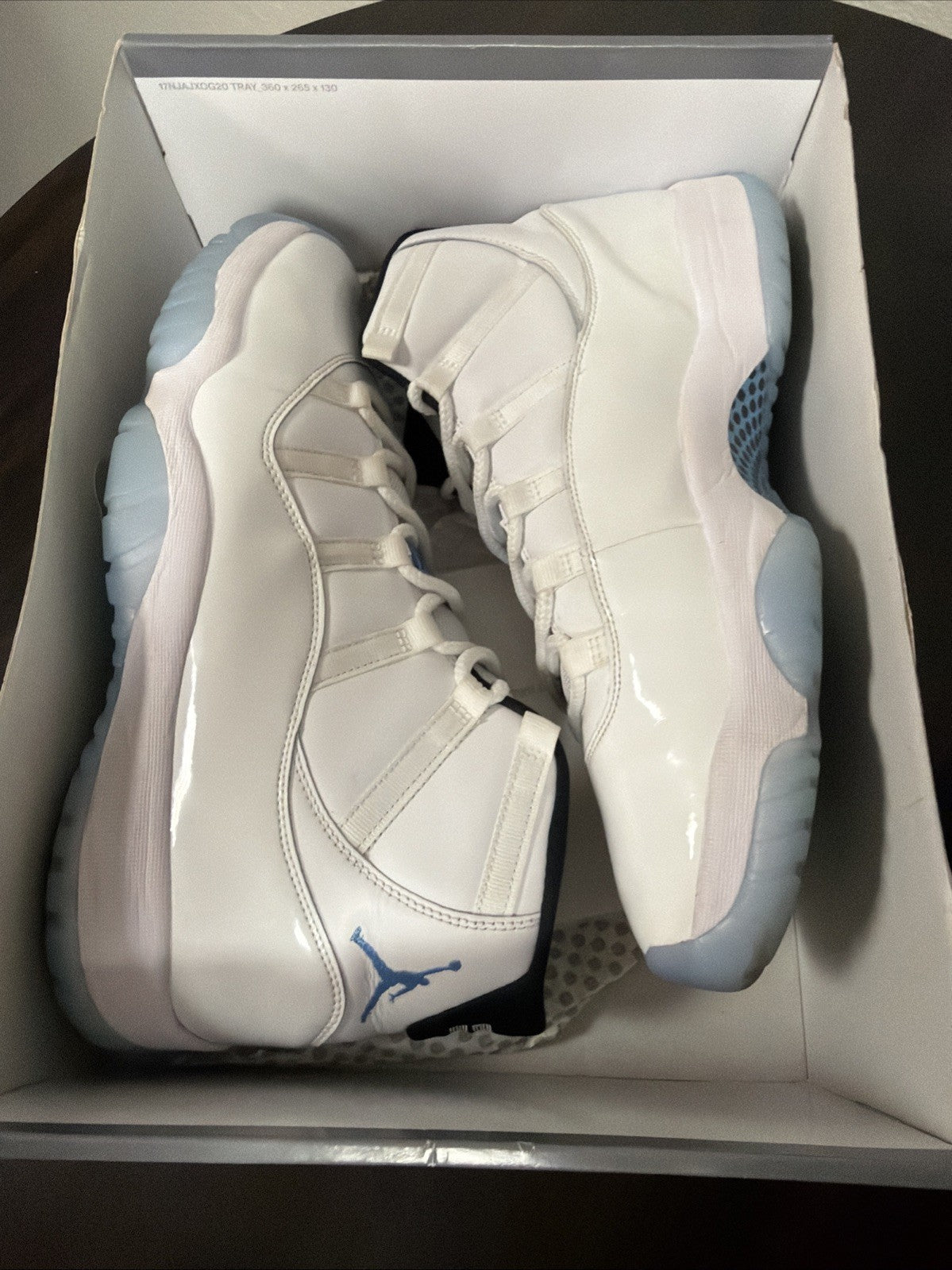Men's Air Jordan 11 Retro "Legend Blue" CT8012-104 Size 13 .2024 - product image from the listing.