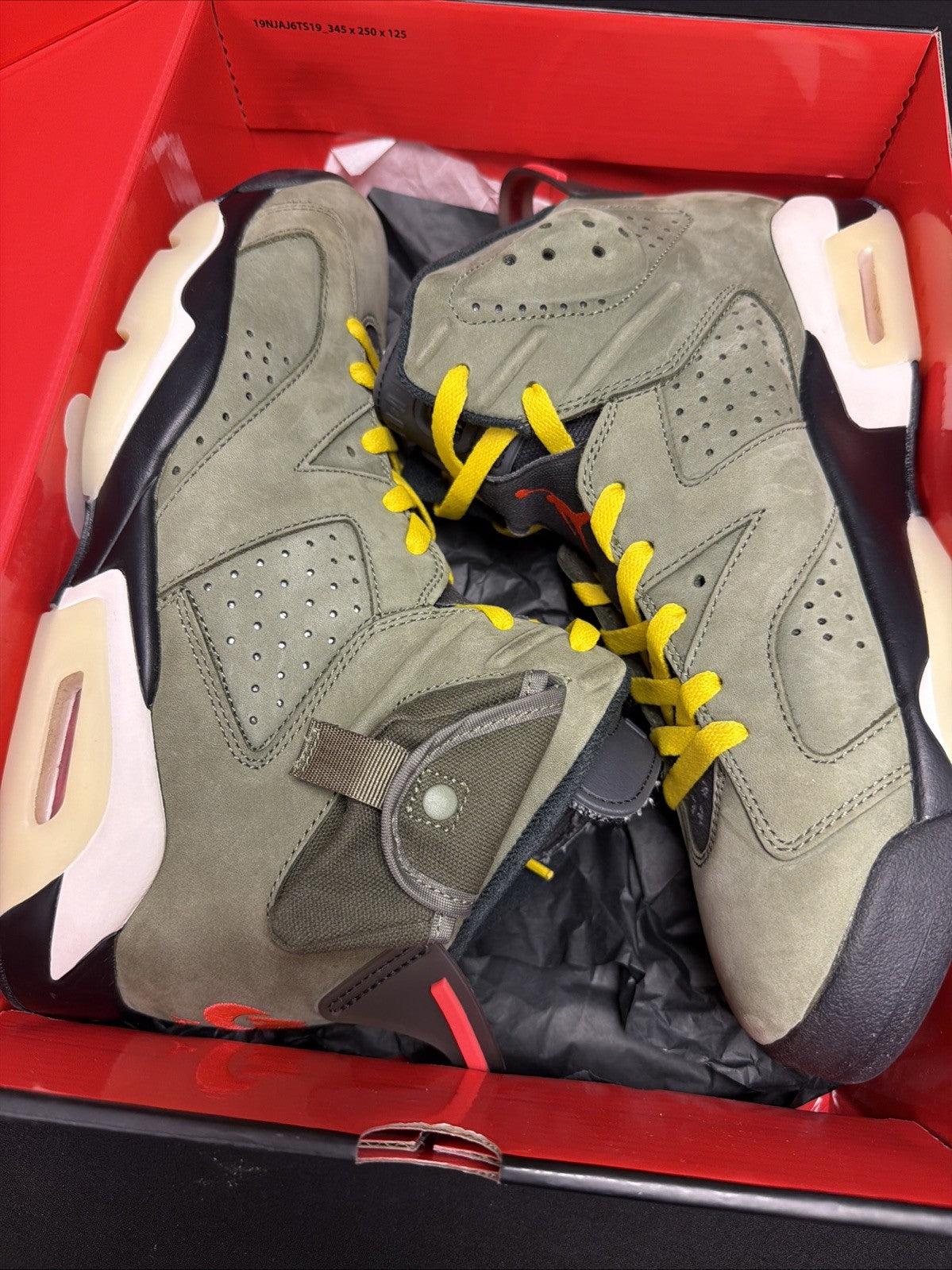 Travis Scott x Jordan 6 Retro Olive - Size 10.5 - product image from the listing.