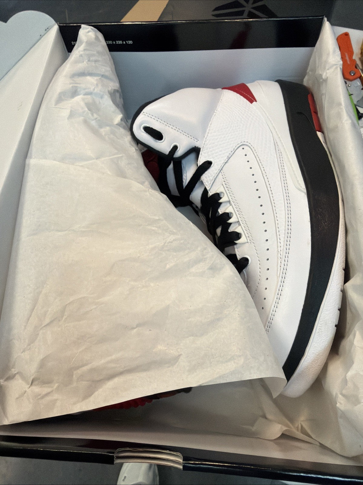 Nike Air Jordan 2 Retro OG Chicago White/Varsity Red/Black DX2454-106 Size 8.5 - product image from the listing.