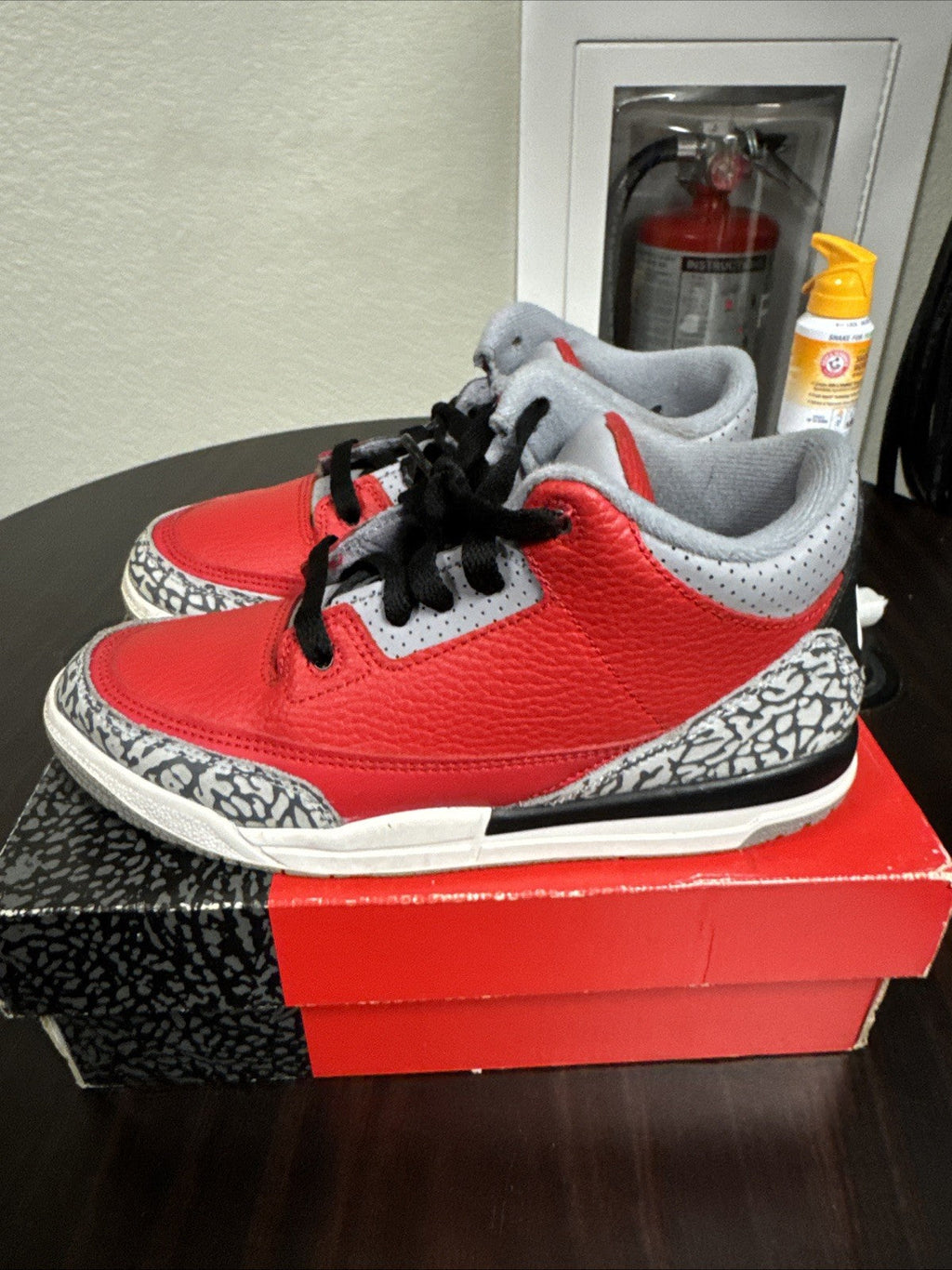 (PS) Fire Red Cement Grey CQ0487-600 Size 3Y - Nike Air Jordan 3 Retro SE - product image from the listing.