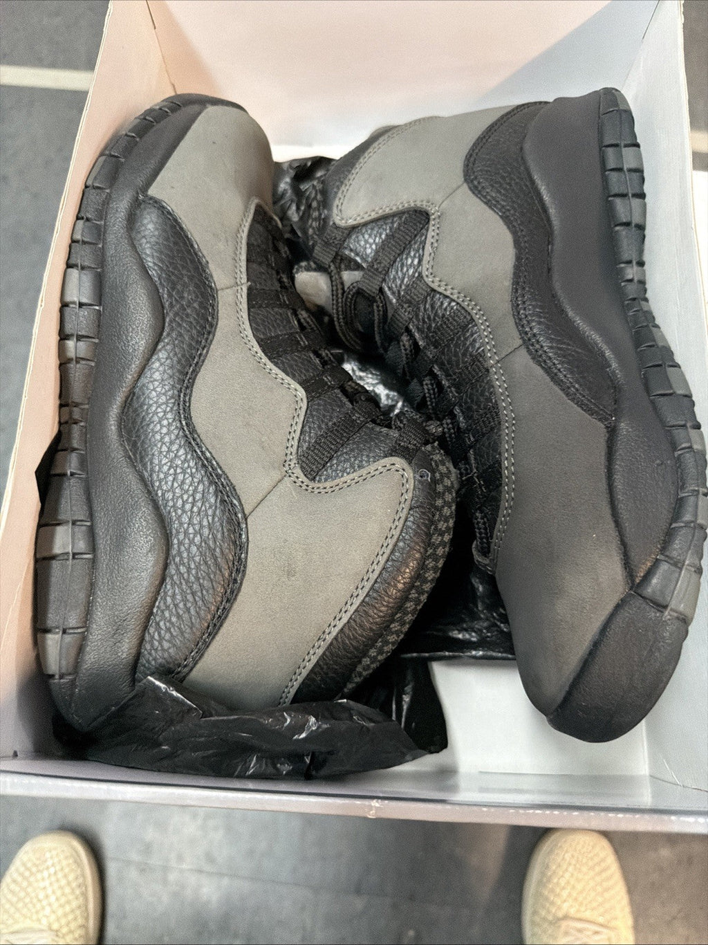 Air Jordan 10 Retro 2018 Shadow - Size 8.5 - product image from the listing.