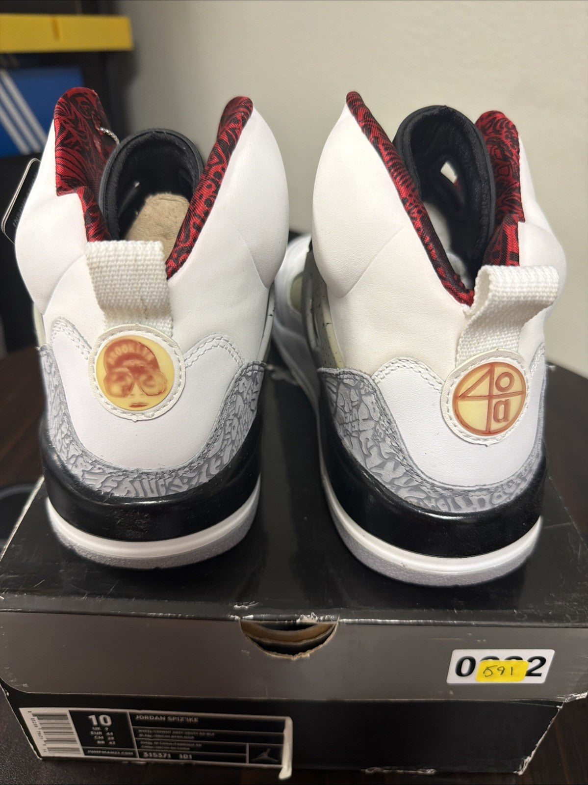 NEW Nike Air Jordan Spizike Cement Grey Size 10 315371-101 - product image from the listing.