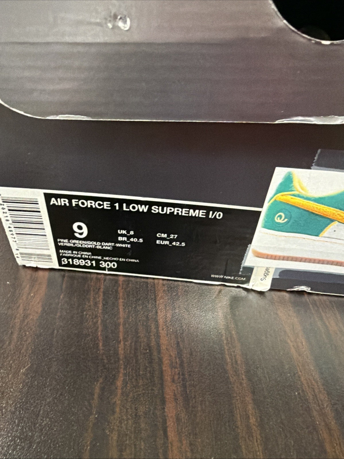 QUEENS AIR FORCE ONE *LIMITED EDITION**CLARK KENT Trainers* - product image from the listing.