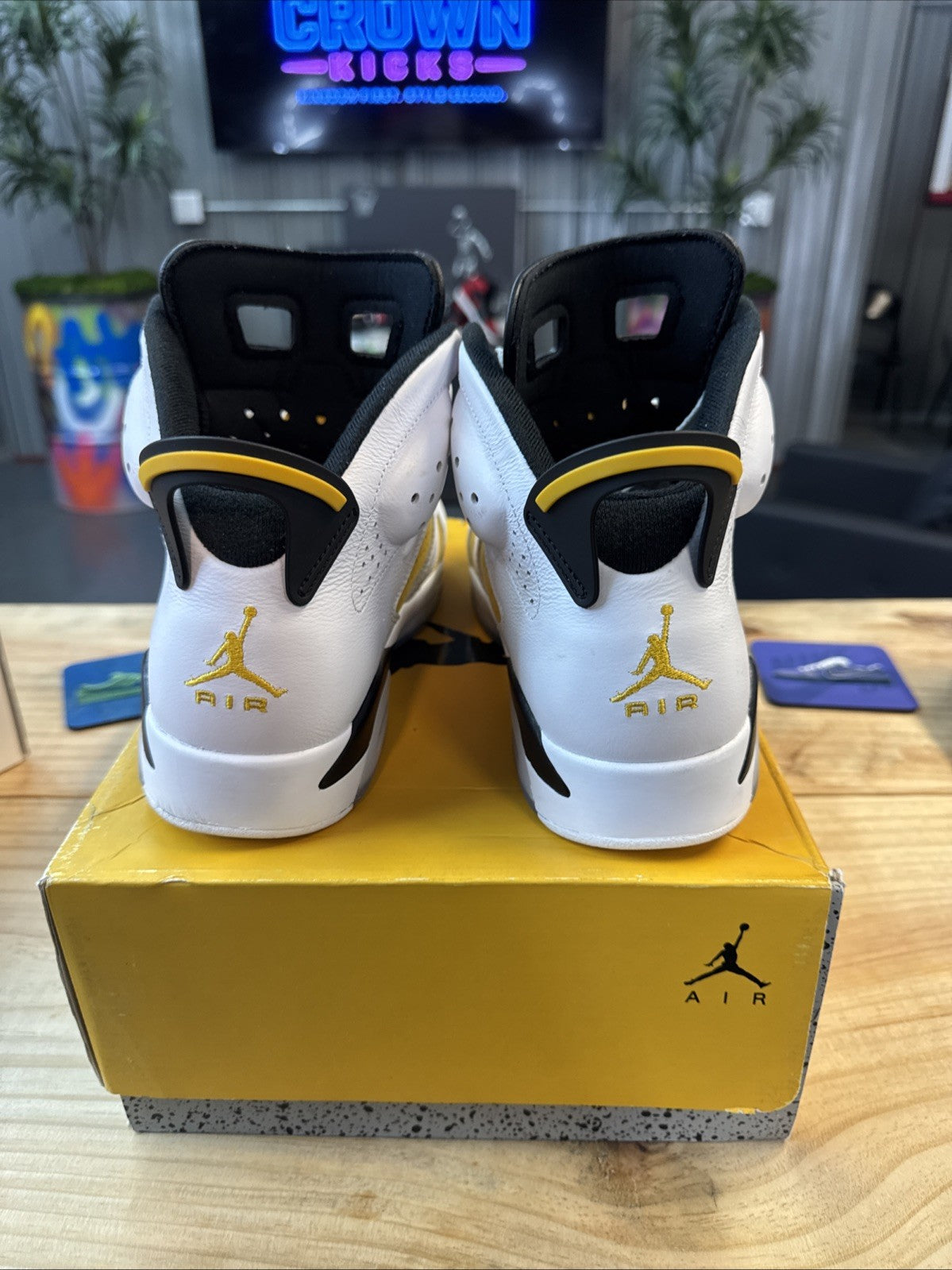 Nike Air Jordan 6 Retro Yellow Ochre - Size 10.5 - product image from the listing.