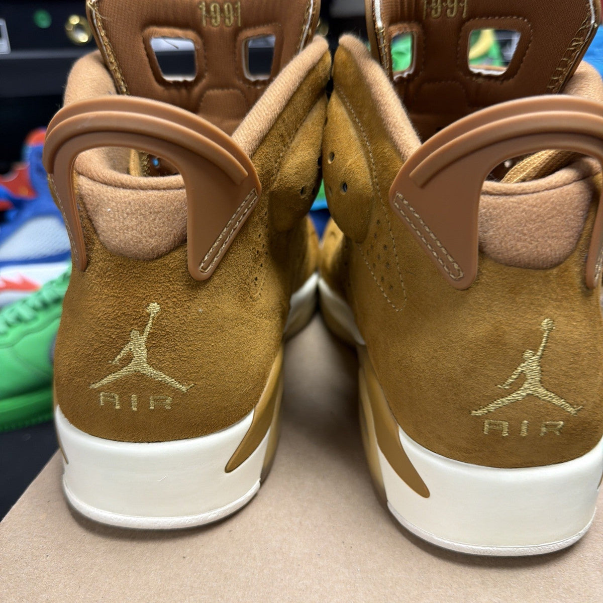 Men's Nike Air Jordan 6 Retro Wheat 2017 Size 10 Golden Harvest (209) - product image from the listing.
