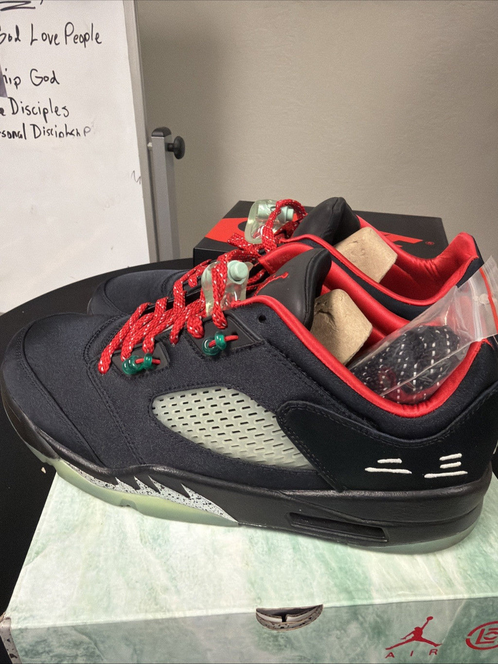 Men's Size 10.5 Jordan 5 Low x Clot Anthracite Black Lace Up Sneakers DM4640-036 - product image from the listing.