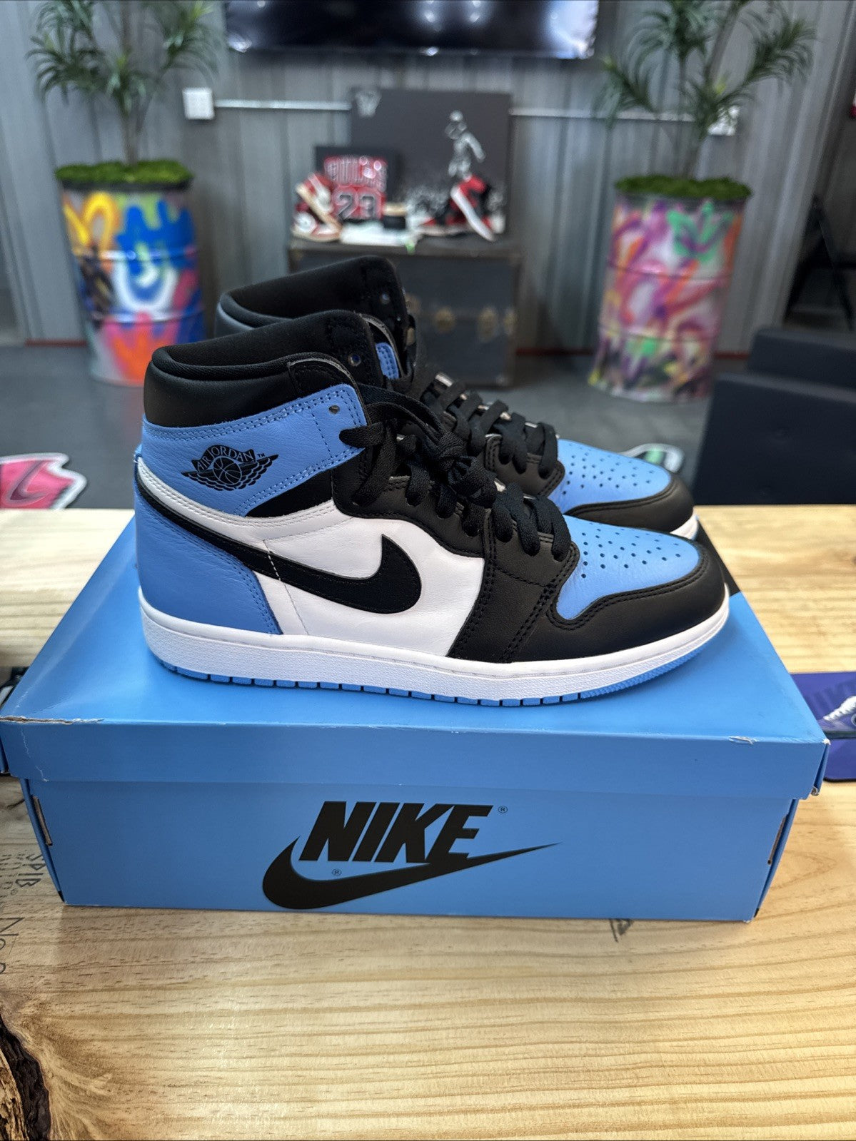 Jordan 1 Retro OG High UNC Toe - Size 8.5 - product image from the listing.