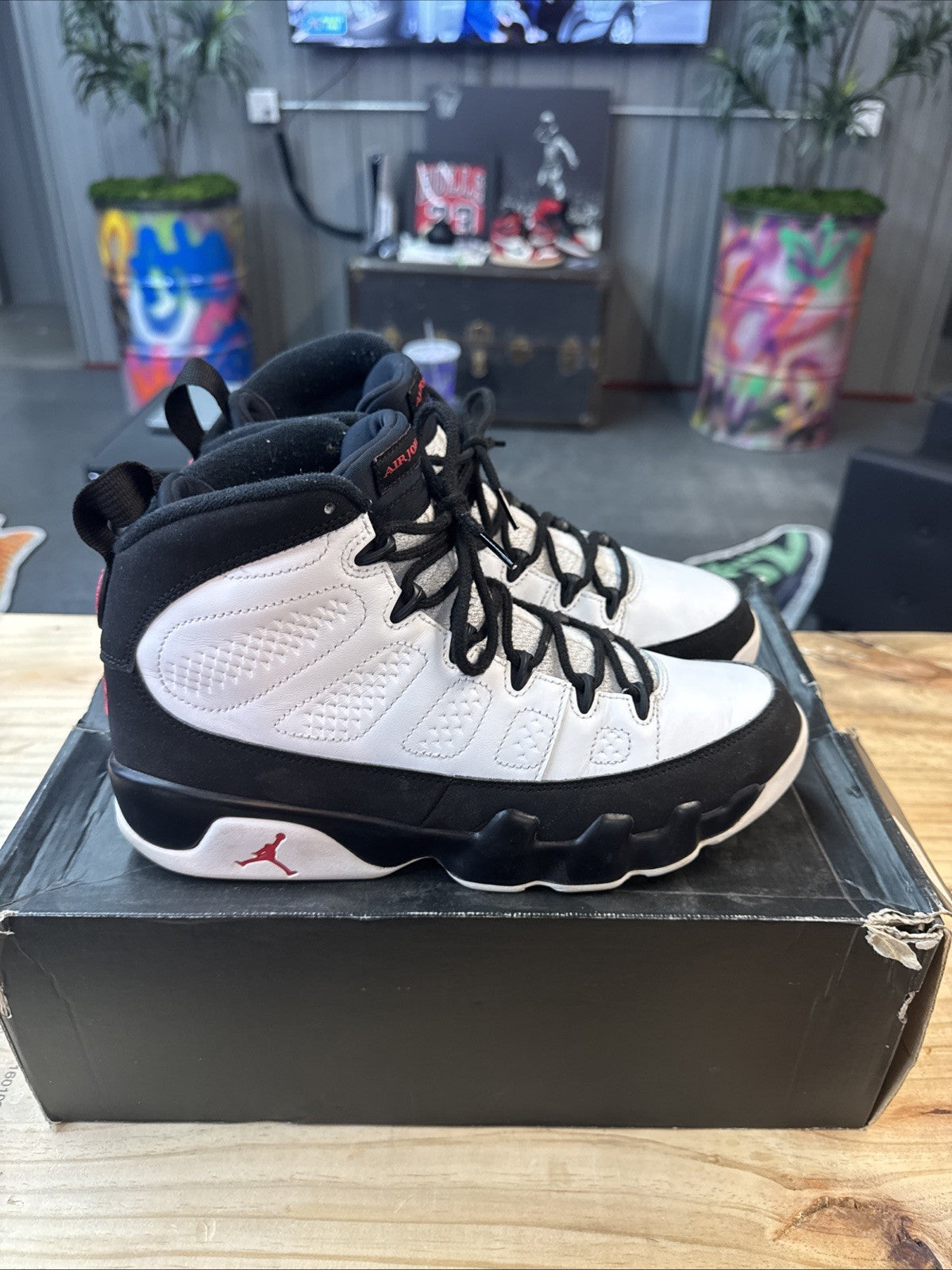 Jordan 9 Retro OG 2016 - Size 9.5 - product image from the listing.