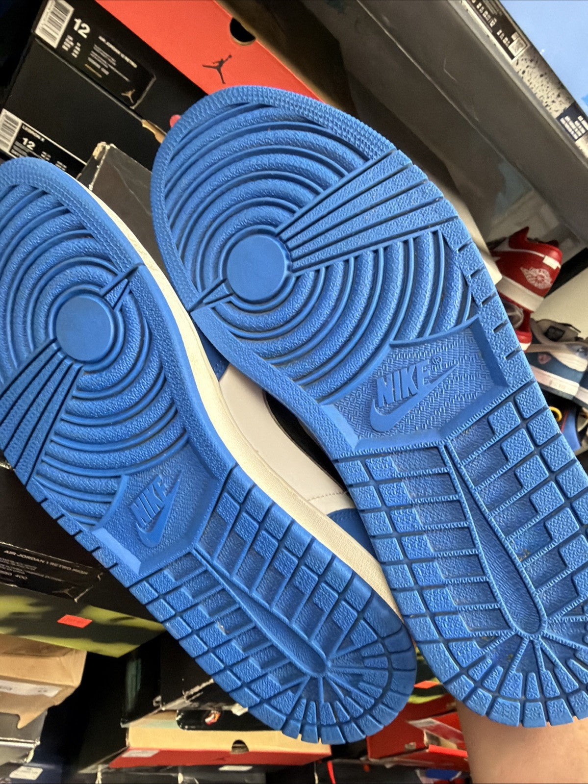 Men's Jordan 1 Rare Air Soar Blue 2017 Size 9 Preowned Authenticated - product image from the listing.