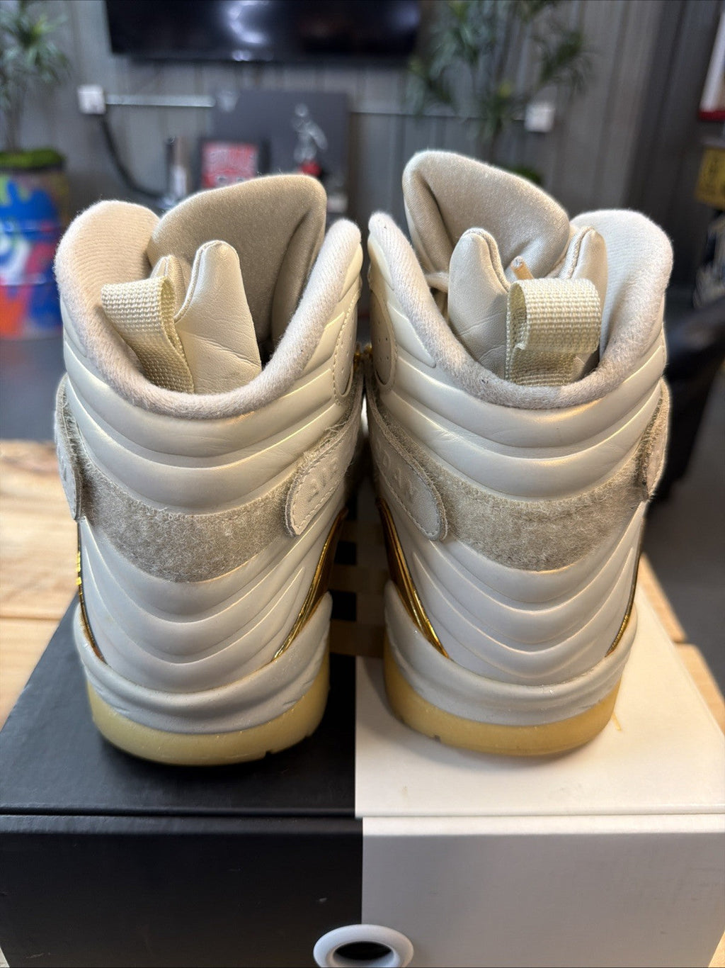 Men's Nike Air Jordan 8 Retro Size 10.5 C&C Trophy 2016 832821 030 - product image from the listing.