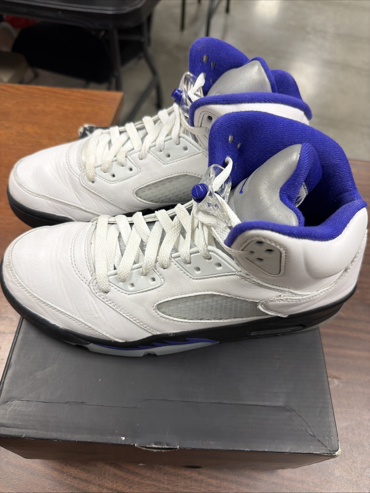 "DARK CONCORD" Air Jordan 5 Retro 2022 - Size 10 - dd0587 141 (474-7) - product image from the listing.