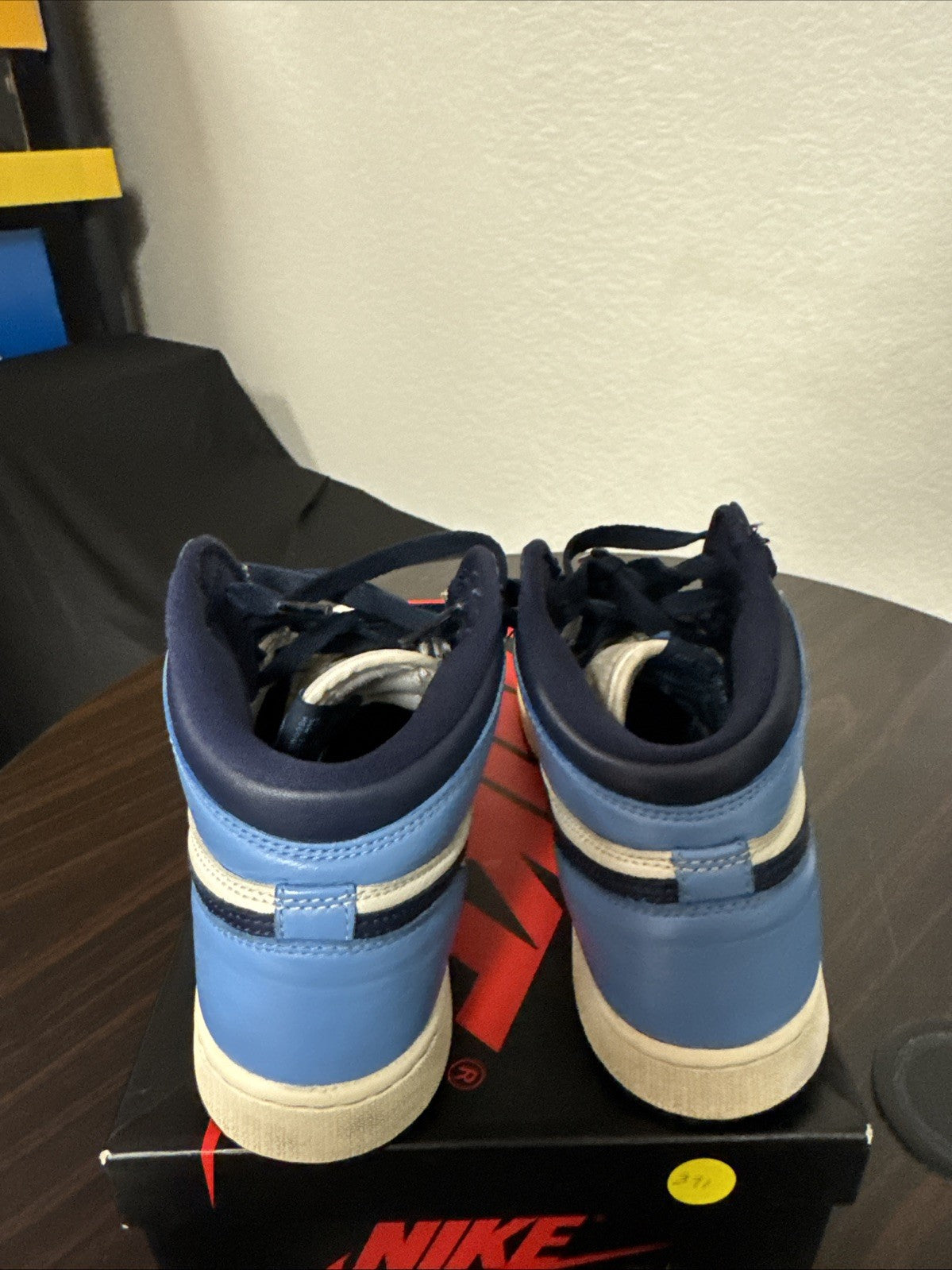 Jordan 1 Retro OG High Obsidian UNC 2019 - Size 7y - product image from the listing.