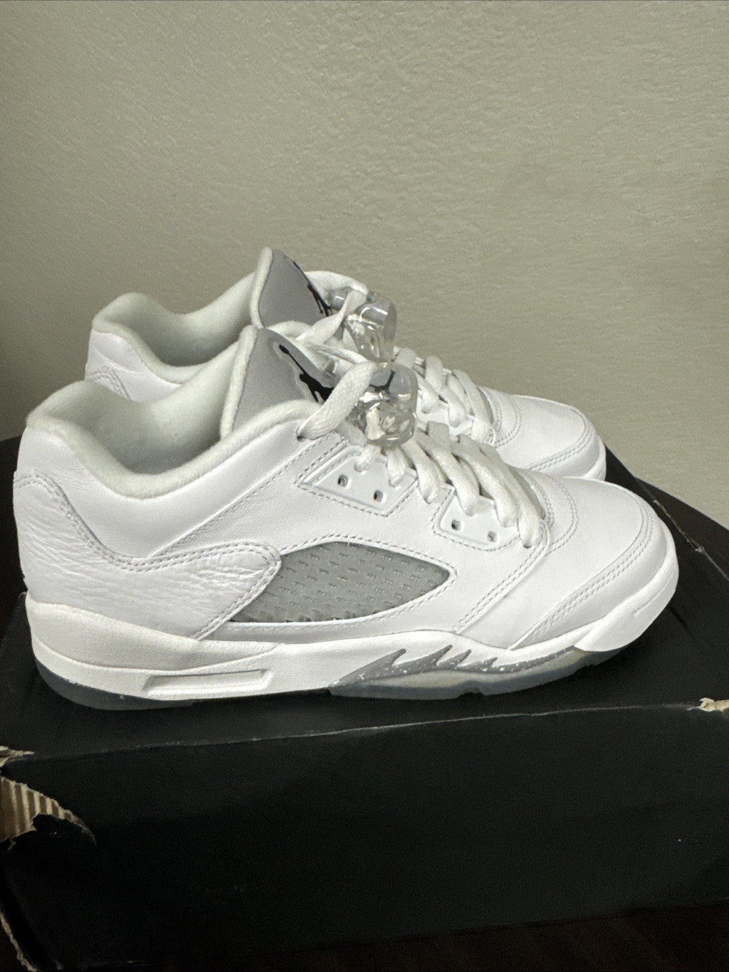 "White Wolf Grey" Size 5Y - Nike Air Jordan 5 Retro Low GS "2015" - product image from the listing.