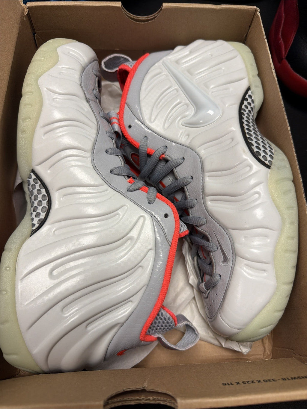 Air Foamposite Pro Pure Platinum 2016 GLOW IN DARK US. size 10 by Nike - product image from the listing.