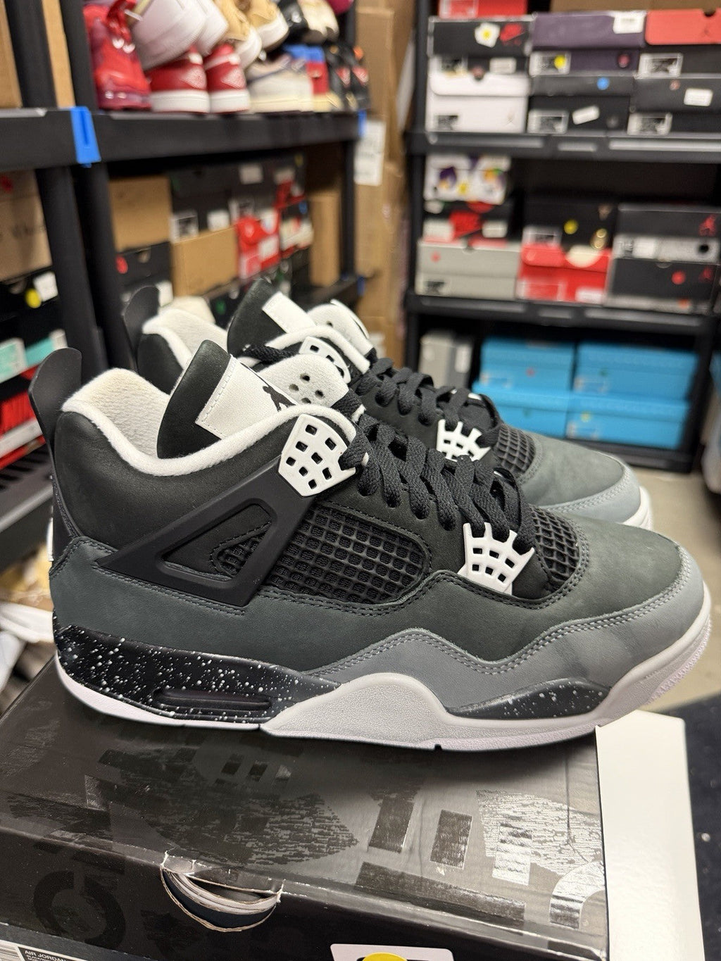 VNDS - Nike Air Jordan 4 Retro 2024 Fear (SIZE 9) - product image from the listing.