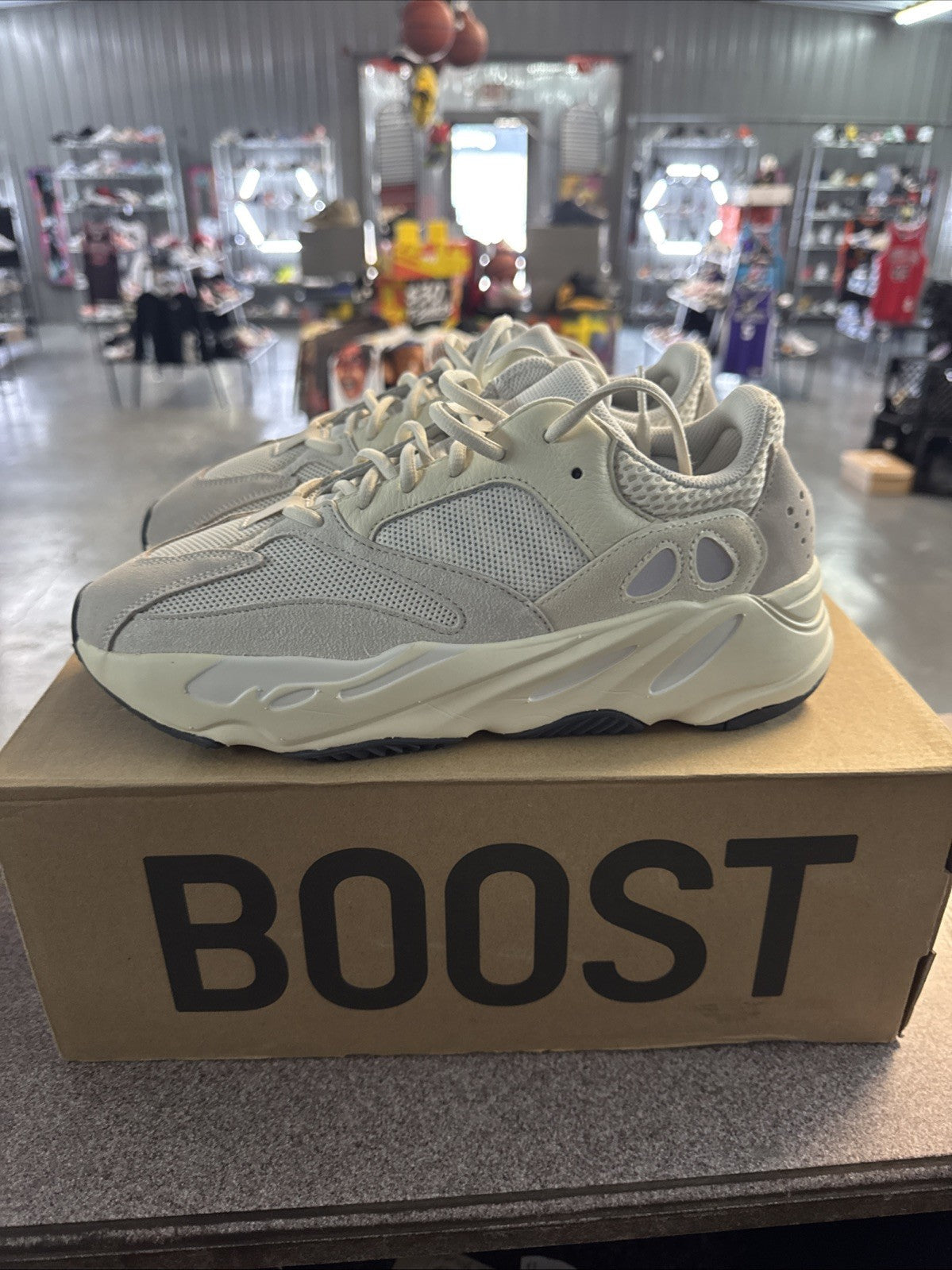 "analog" Size 11 - Adidas Yeezy Boost 700 - product image from the listing.