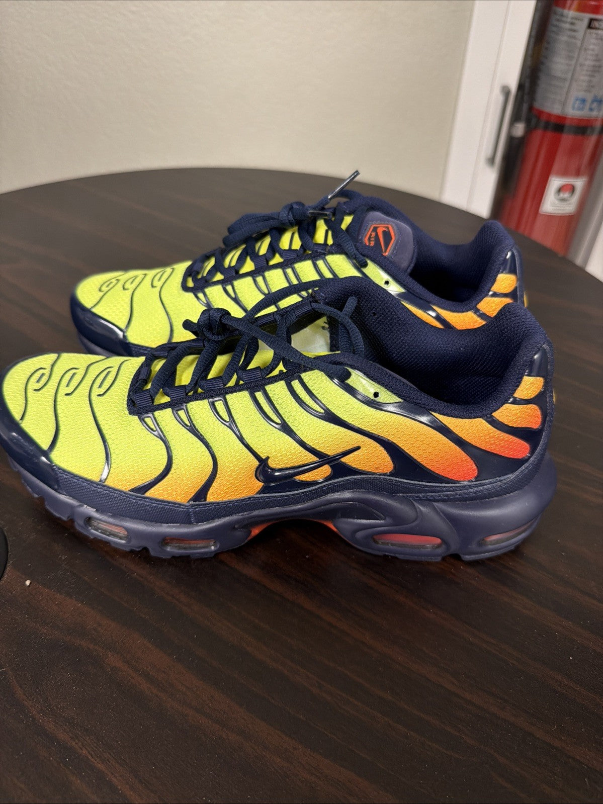 Men's Nike Air Max Plus Shoes Venom Blackened Blue DM0032-701 size 10 NEW - product image from the listing.