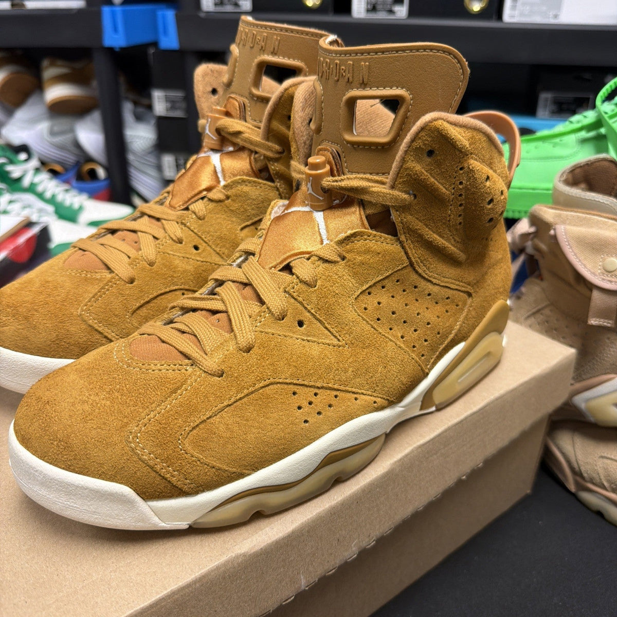 Men's Nike Air Jordan 6 Retro Wheat 2017 Size 10 Golden Harvest (209) - product image from the listing.