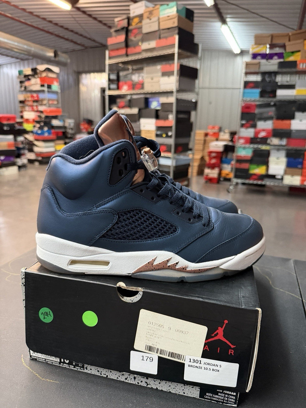 Bronze 136027 416 Obsidian/White/Metallic Bronze Size 10.5 - Air Jordan 5 Retro - product image from the listing.
