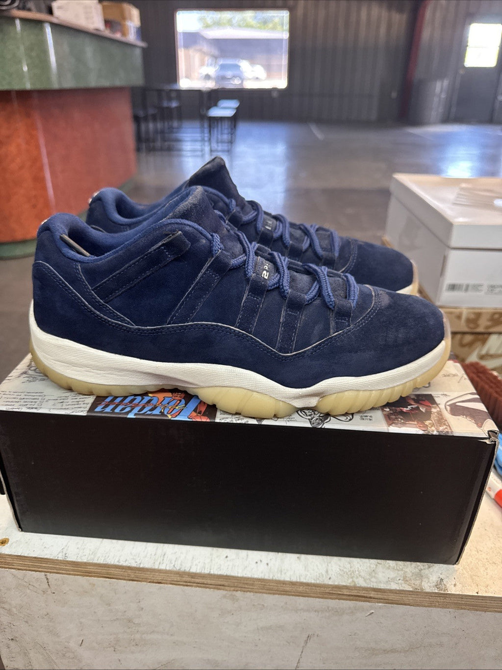 "Dereck Jeter" Size 10.5 - Jordan 11 Low - product image from the listing.