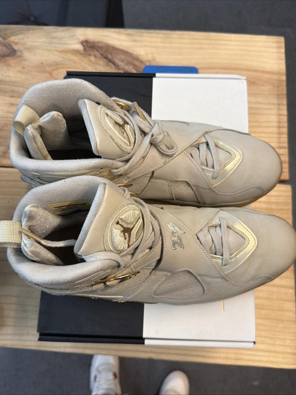 Men's Nike Air Jordan 8 Retro Size 10.5 C&C Trophy 2016 832821 030 - product image from the listing.