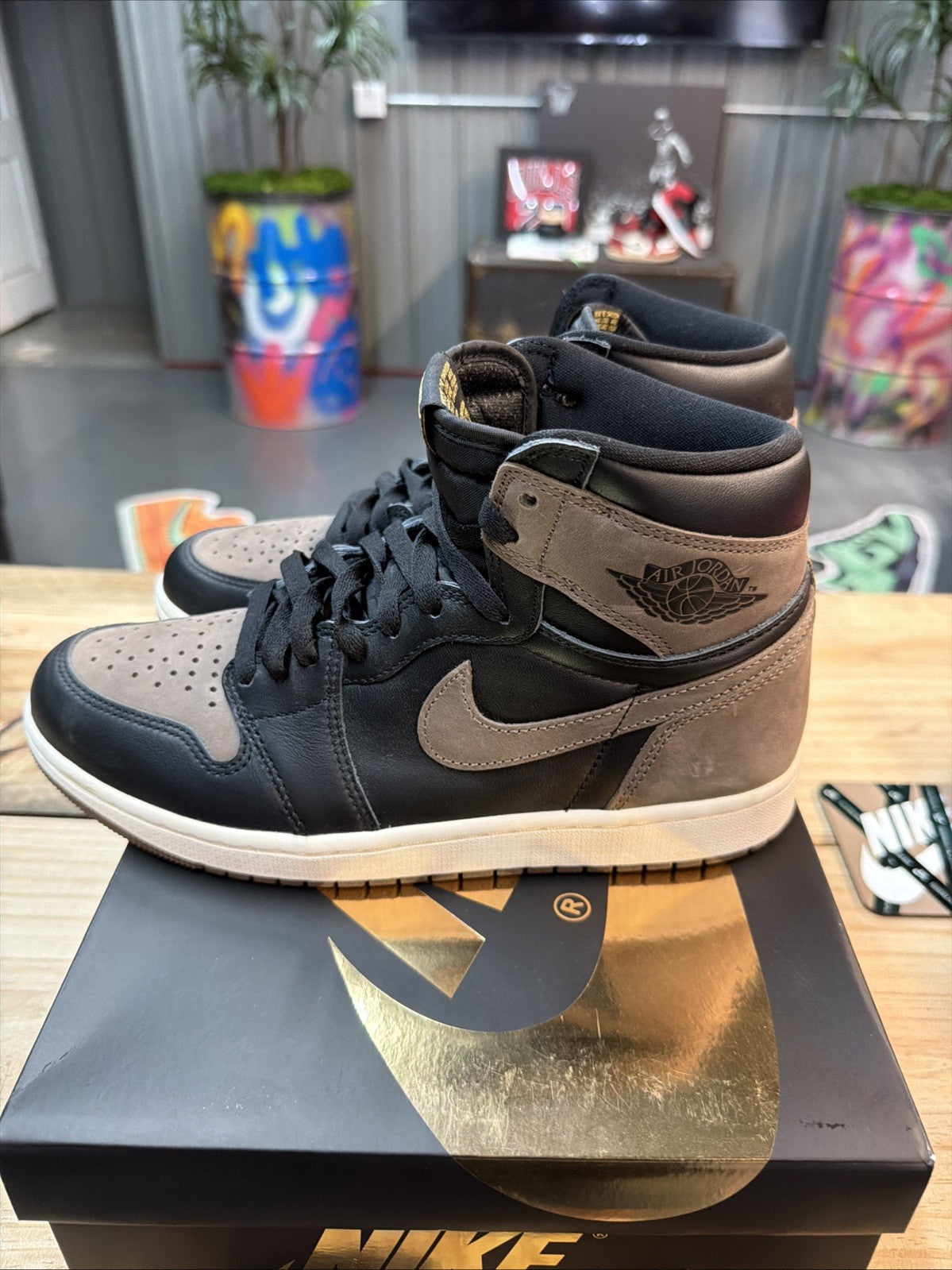 Palomino Size 9 VNDS - Jordan 1 Retro High OG - product image from the listing.