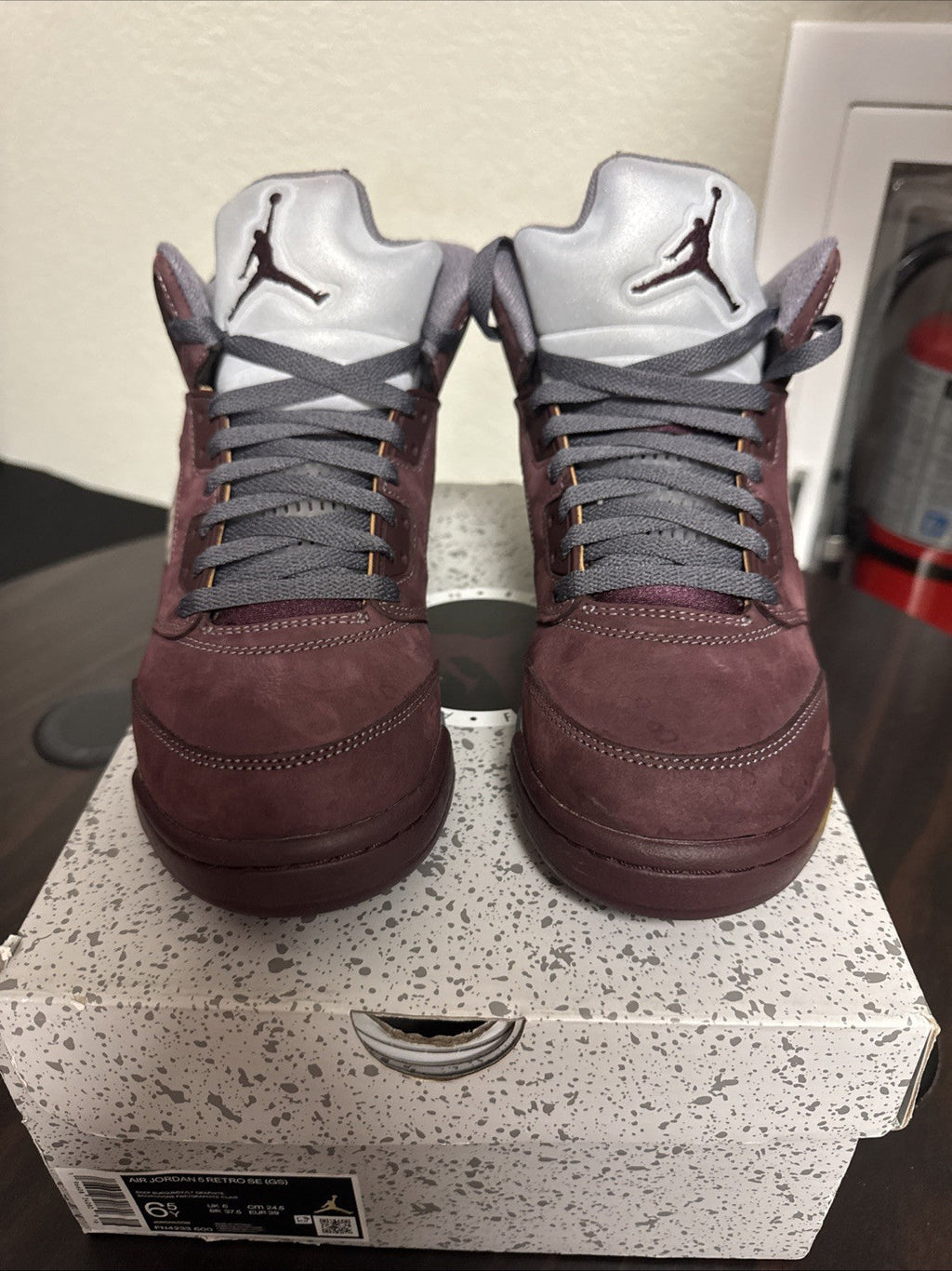Burgundy 2023 GS FN4233-600 Size 6.5Y Sneakers - Nike Air Jordan 5 Retro SE - product image from the listing.