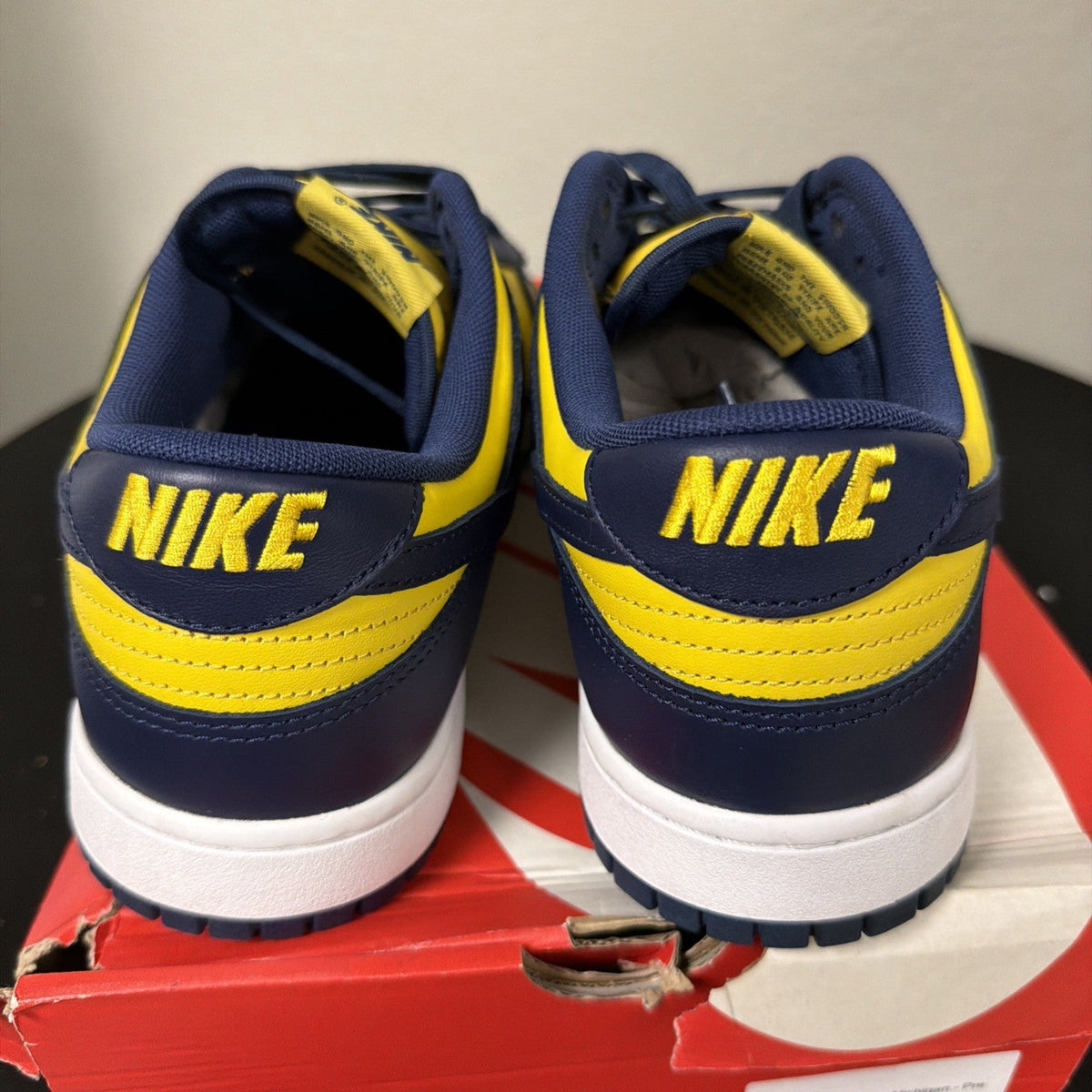 Men's Nike Dunk Low 2021 'Michigan Wolverines' Size 13 Sneakers | DD1391-700 - product image from the listing.