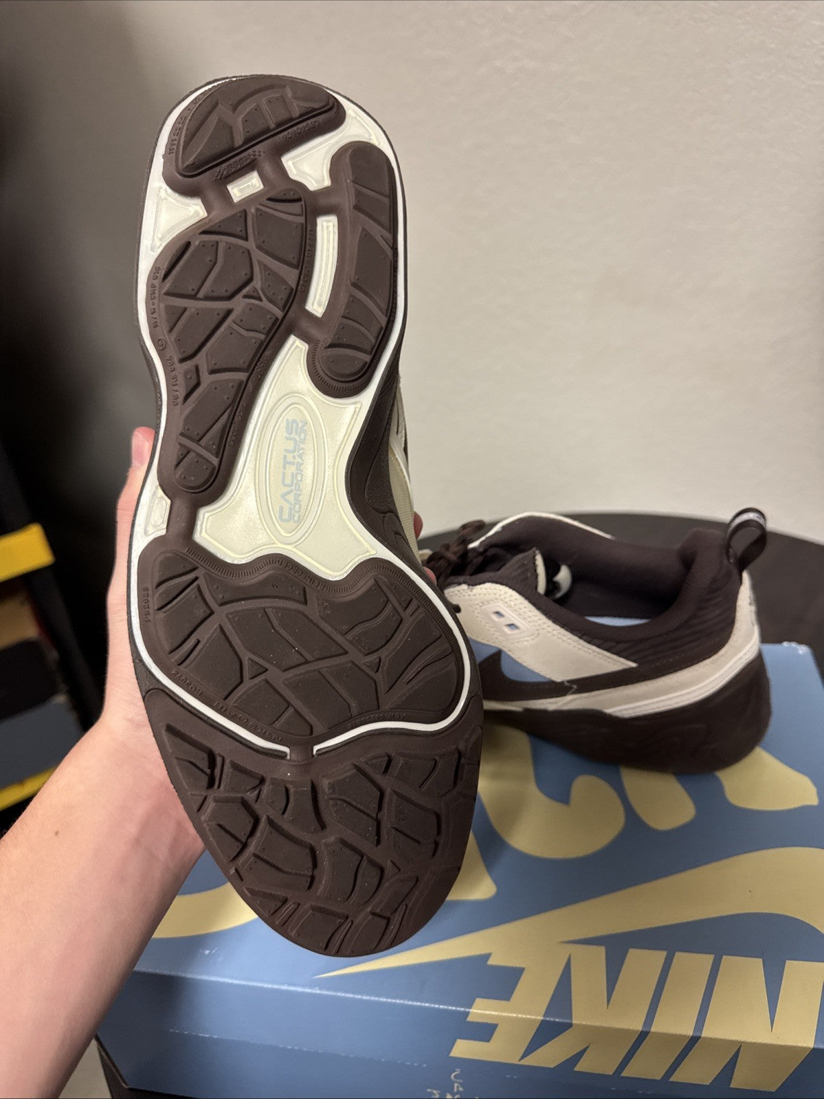 Travis Scott x Nike Zoom Field Jaxx Leche Blue - Size 11.5 - product image from the listing.