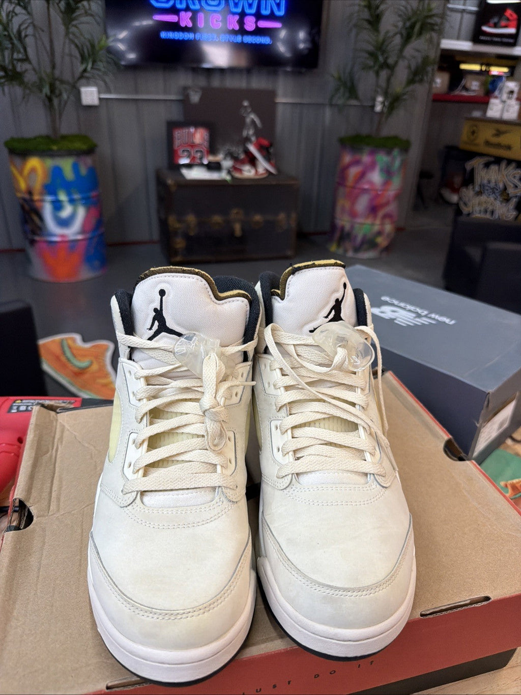 Air Jordan 5 Retro SE Sail Ivory Nubuck Men's High Top Sneaker FN7405-100 - product image from the listing.